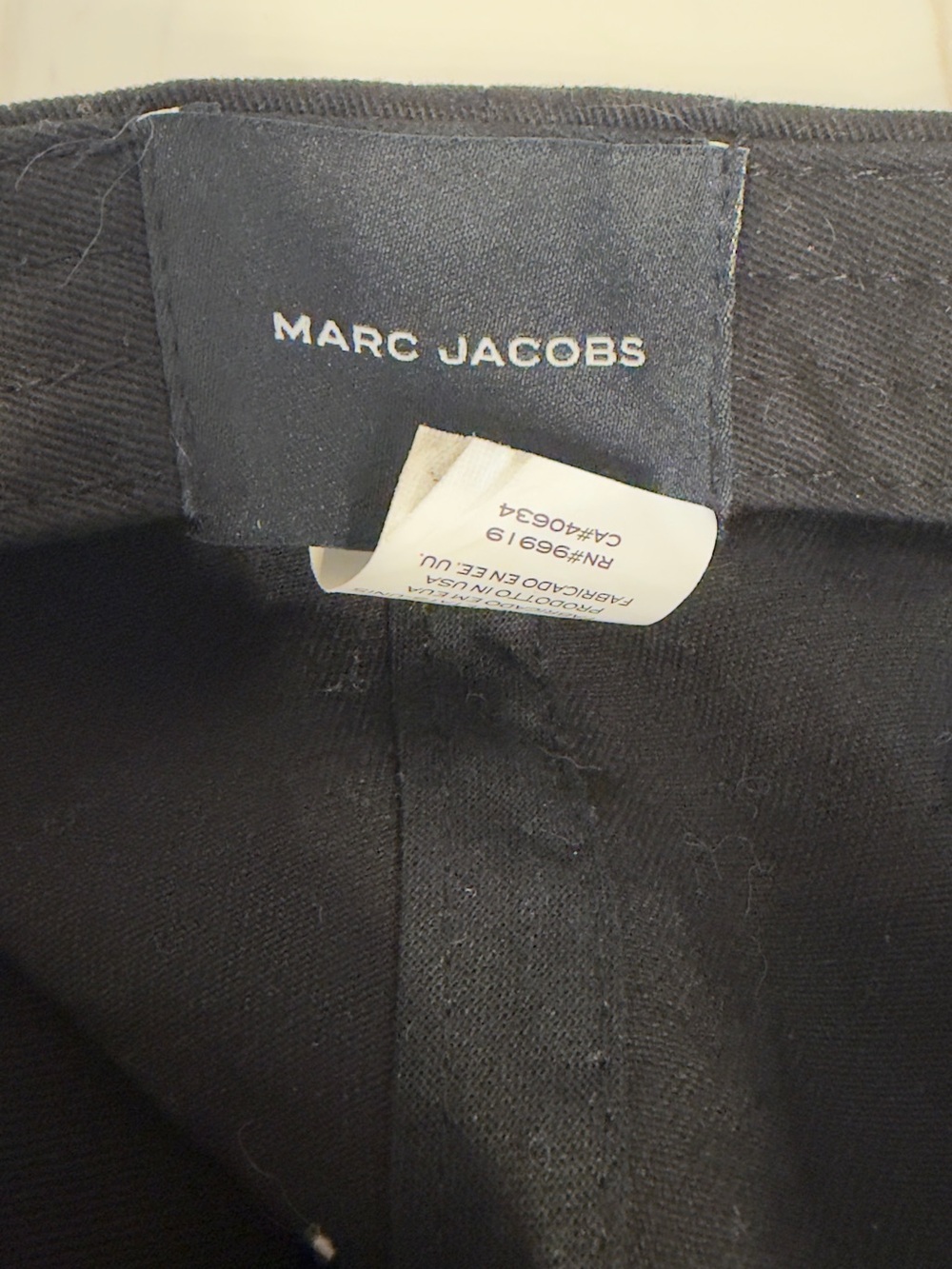 Marc Jacobs Black 'The Cap'
Embroidered Logo Cap Marc Jacobs - Picture 5 of 6